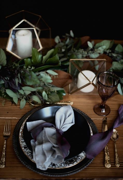 Fall Indoor Wedding, Industrial Wedding Table, Moody Wedding Ideas, Indoor Wedding Inspiration, Moody Wedding Decor, Dark And Moody Wedding, Dark Romantic Wedding, Purple And Green Wedding, Wedding Candles Table