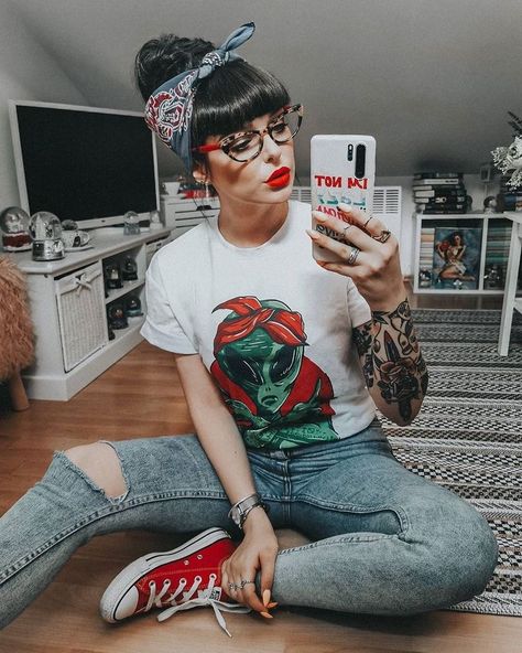 Pin Up Aesthetic, Pinup Aesthetic, Rockabilly Fashion Outfits, Rockabilly Lifestyle, Mode Rockabilly, Moda Pinup, Rockabilly Looks, Mode Rock, Pin Up Looks