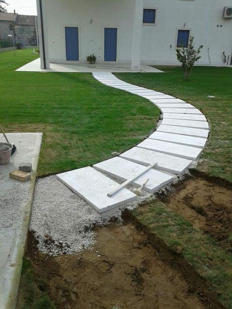 Aesthetic Pathway, Backyard Walkway, Garden Walkway, Backyard Remodel, Front Yard Landscaping Simple, Front House Landscaping, Garden Pathway, Side Yard, House Landscape