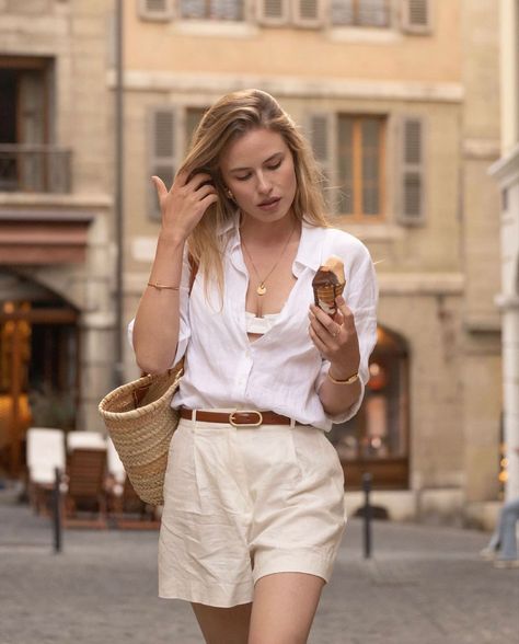 Linen is trending everywhere right now and its perfect for the summer heat. I found the same linen pieces to re-create this look for you ✨🔗 Outfits To Look Expensive, Linen Shirt Outfit, 40s Outfits, Chic Outfits Classy, White Pants Outfit, Chic Summer Outfits, Look Expensive, Summer Mood, Paris Outfits