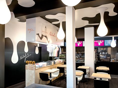 As part of a repositioning plan begun in 2014, Natrel has completed another key step in its brand redeployment. It seized the opportunity to engage more closely with its customers by reaching them at their daily stop: Montreal cafés! | by lg2 boutique Chocolate Store Design, Carnicerias Ideas, Milk Store, Milk Cafe, Chocolate Stores, 광고 디자인, Milk Shop, 카페 인테리어 디자인, Milk Bar