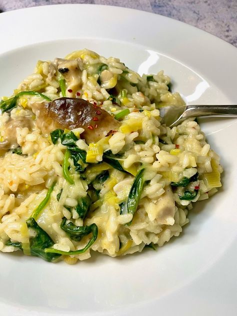 Mushroom, Leek and Spinach Risotto - Best Recipes UK Mushroom Leek Risotto, Leek And Spinach Recipes, Leek Mushroom Recipes, Leek Risotto Recipes, Cheesy Leeks, Leek Risotto, Mushroom Leek, Parmesan Butter, Spinach Risotto