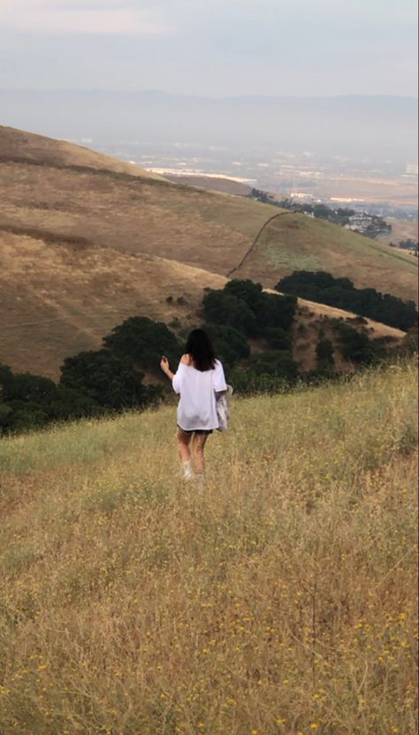 Sunrise Walks Aesthetic, Hillside Aesthetic, Hill Aesthetic, Aesthetic View, Hill Walking, Ethereal Aesthetic, Summer 24, Coffee And Books, Aesthetic Photo