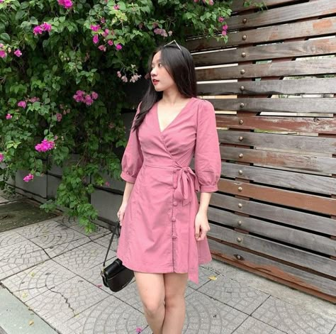 One Piece Dress For Girl, Dresses For Short Height Women, Short One Piece Dress, Casual Stylish Outfits, Short Frocks, Fancy Short Dresses, Simple Frock Design, Non Hijab, Short Frock