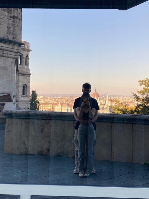 Couple Picture, Budapest, Travel, love Budapest Couple Photos, Budapest Couple, Travel Budapest, Couple Travel, Geneva, Hungary, Budapest, Couple Goals, Selfies