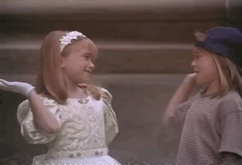 movie high five ashley olsen 1995 teamwork mary kate olsen mary kate and ashley olsen it takes two bro shake High Five Gif, Tommy Pickles, Perfect Sisters, Secret Sisters, Mary Kate Ashley, Tough Cookie, Olsen Twins, Mary Kate Olsen, Ashley Olsen