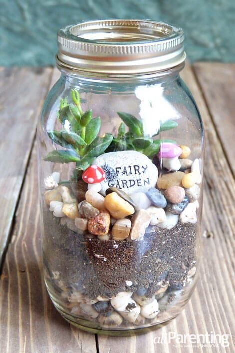 Simple Mason jar terrariums | Creative Mason Jar Fairy Garden Ideas . FarmFoodFamily Mason Jar Terrarium, Micro Garden, Mason Jar Christmas Gifts, Fairy Crafts, Spring Crafts For Kids, Christmas Mason Jars, Christmas Jars, Diy Fairy, Succulent Terrarium