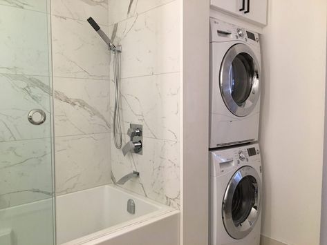 Bath Laundry Combo, Laundry Room Ideas Organization, Remodel Laundry Room, Room Ideas Organization, Laundry Bathroom Combo, Wallpaper Laundry, Accessible Bathrooms, Laundry Room Tile, Condo Bathroom