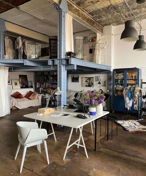 Warehouse Home Converted, Ny Loft Apartment, Loft Style Apartments, Loft Living, Industrial Loft, Loft Apartment, Dream Apartment, House Room, Apartment Inspiration