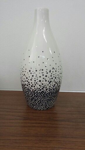 Dotted ceramic vase #ceramicartlove Ceramic Dot Painting, Pottery Painting Dots, Ideas Ceramica, Glass Bottles Art, Keramik Vase, Pottery Designs, Painted Pots, Pottery Ideas, Pottery Painting