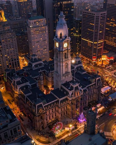 Philadelphia City Hall  📸: [instagram.com/justnphotos] City Portraits, City View Night, 5th Avenue New York, Philadelphia City Hall, City Pics, Philadelphia City, Architecture Collection, City Scapes, Center City