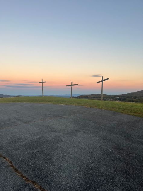 Cross Sunset Wallpaper, Cross Pictures Aesthetic, Crosses Aesthetic, Cross Profile Picture, Christian Profile Picture, Cross Aesthetic, Aesthetic Mountains, Cross Background, God Centered