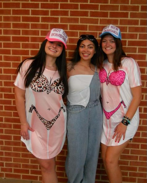 University of Arkansas SEC Uark rush rushing sorority big little reveal dress up love island aoii alpha omicron pi Sorority Big Little Reveal, Alpha Omicron Pi, Sorority Big Little, Big Little Reveal, University Of Arkansas, Freshman Year, Love Island, Big Little, Sorority