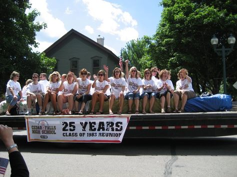 2008 CFCSF: Class reunion float in Sturgis Falls parade Class Reunion Parade Float Ideas, Class Floats Homecoming, Class Of 2013 Reunion, Class Of 1983 Reunion, Class Of 1994 Reunion, High School Reunion, School Reunion, Class Reunion, Parade Float