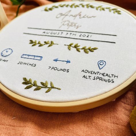 Embroidery For Newborns, Framing Embroidery Projects, Embroidery Birth Announcement, Nursery Embroidery, Birth Announcement Gifts, Wooden Embroidery, Birth Announcement Sign, Announcement Sign, Framed Embroidery