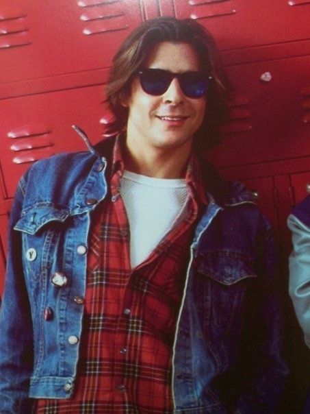 18 Reasons You Had A Crush On John Bender From The BreakfastClub John Bender, Judd Nelson, The Breakfast, The Breakfast Club, A Man, Sunglasses, Wall, Red