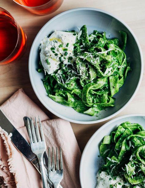 Kale Sauce Pasta with Burrata and Herbs - Brooklyn Supper Kale Sauce, Pasta With Burrata, Garden Lettuce, Summer Herbs, Clean Dinners, Kale Pasta, Green Pasta, Sauce Pasta, Dark Leafy Greens