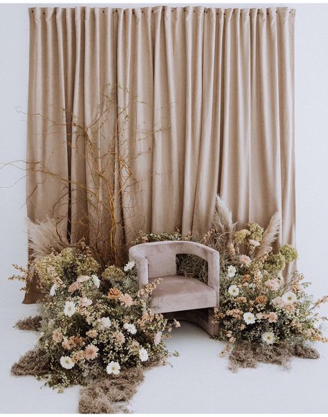 Aesthetic Backdrop Ideas, Bride Chair, Debut Theme, Ruangan Studio, Photo Studio Design, Photography Studio Decor, Prenup Ideas, Studio Vibes, Photography Studio Setup