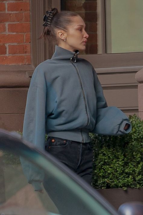 Bella Hadid Street Style, Estilo Kardashian, Isabella Hadid, Bella Hadid Outfits, Bella Hadid Style, Hadid Style, Model Aesthetic, Clothing Inspiration, Models Off Duty