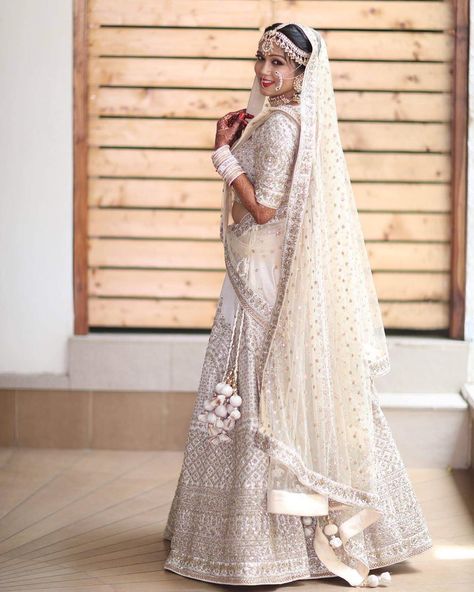 White Bridal Lehenga, Lehenga Color Combinations, Sabyasachi Lehenga Bridal, भारतीय दुल्हन संबंधी, डिजाइनर कपड़े, Sabyasachi Bridal, Indian Wedding Fashion, Indian Bridal Lehenga, Indian Bridal Dress