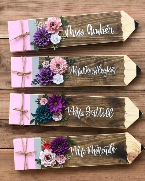 Handmade Teacher Gifts, Gift Ideas Personalized, Appreciation Gifts Diy, Teacher Appreciation Gifts Diy, Teacher Craft, Teachers Diy, Teacher Signs, Moreno Valley, School Teacher Gifts