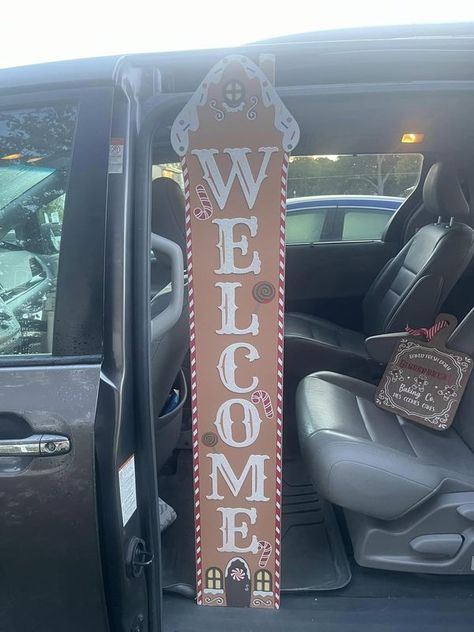 Gingerbread Porch Sign, Welcome Porch Sign, Gingerbread Diy, Front Porch Signs, Porch Welcome Sign, Christmas Lovers, Gingerbread Christmas, Porch Sign, Christmas Porch