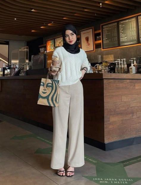 Hijab Everyday Outfit, Simple Hijabi Outfits, Outfit Bukber, Hijab Casual Ootd, Muslimah Fashion Casual, Outfit Hijab Casual, Stylish Outfits Casual, Hijab Simple, Casual Ootd