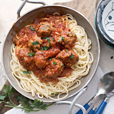 How To Cook Frozen Meatballs Meatballs Recipe Italian, Homemade Italian Sauce, Frozen Meatballs Recipe, Meatballs For Spaghetti, Photo From Above, Cooking Frozen Meatballs, Spaghetti Meatball Recipes, Frozen Meatball Recipes, Italian Meatballs Recipe