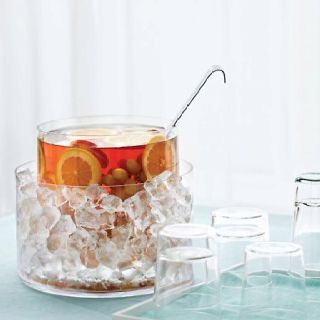 Good way to keep punch cold without watering down Fingerfood Party, Ice Bath, Ice Baths, Punch Bowls, Cocktail Parties, Outdoor Parties, Ice Cubes, Outdoor Party, Party Drinks