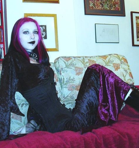 Of Herbs And Altars, 90s Mall Goth, Goth Outfit Inspo, 2000s Goth, Goth Fits, 90s Goth, Goth Subculture, The Heir, Arte Punk