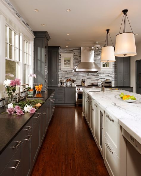 two-tone-kitchen-cabinets-Transitional-Kitchen-Colour-Schemes-Chicago Luxury Farmhouse Kitchen, Cheap Backsplash, Two Tone Kitchen Cabinets, Серая Кухня, Kitchen Green, Kitchen Transitional, Gray And White Kitchen, Kitchen Walls, Brown Kitchen