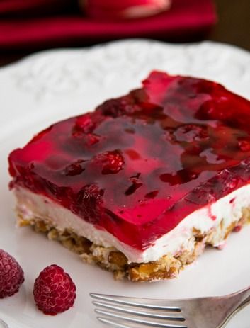 Raspberry Pretzel Jello, Pretzel Jello, Raspberry Jello, Dolce Poche Calorie, Cranberry Cream Cheese, Jello Desserts, Dessert Aux Fruits, Jello Recipes, Dessert Dips