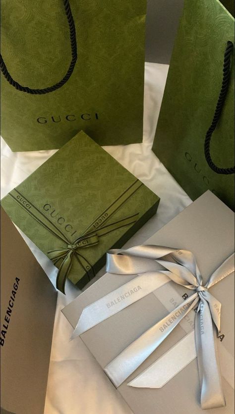 -gucci -aesthetic -designer Life Goals Future, Wealthy Lifestyle, Luxury Lifestyle Fashion, Gucci Gifts, Expensive Gifts, Story Ideas Pictures, Going Live, Luxury Lifestyle Dreams, Future Lifestyle