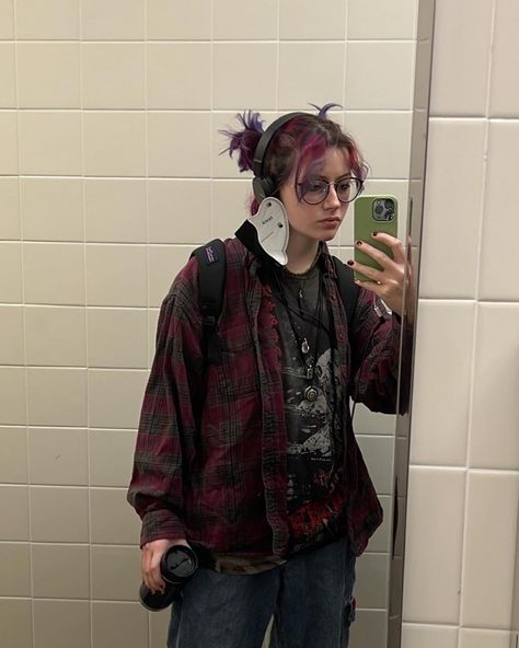 Grunge Outfit Masculine, Survival Hairstyles, Witchy Grunge, Masculine Outfits, Masc Fashion, Androgynous Outfits, Masc Outfits, Mode Hippie, Funky Outfits