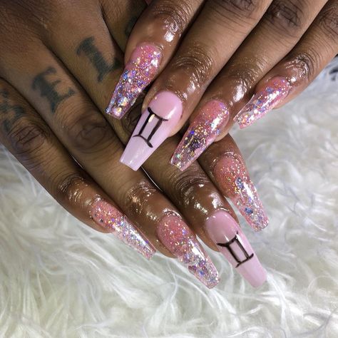 Nails Zodiac Signs, Zodiac Signs Nails, Gemini Nails Designs, Zodiac Sign Nails, Zodiac Nails Designs, Taurus Nails, Gemini Birthday Nails, Zodiac Nail Art, Aries Nails