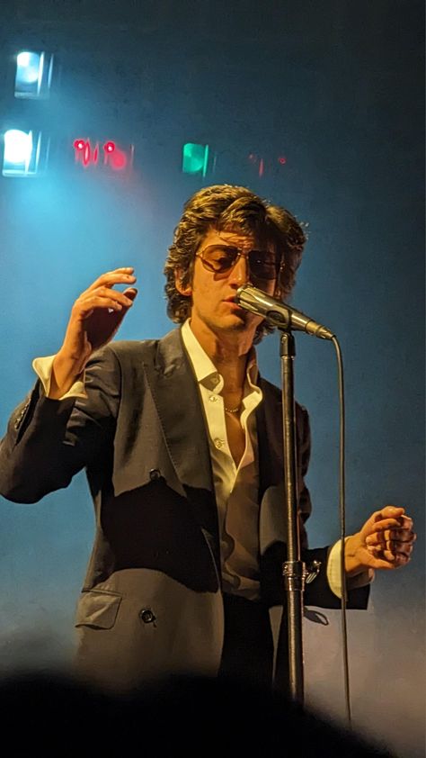 Alex Turner Street Style, Alex Turner Funny, Alex Turner Aesthetic, Alex Turner 2023, Alex Turner Cute, Arctic Monkeys Alex Turner, Alex Arctic Monkeys, Grunge Posters, Monkey 3