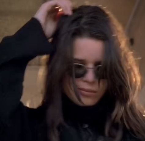 Neve Campbell 90s Icons, Bonnie The Craft Icon, The Craft Aesthetic Movie, Bonnie The Craft Outfits, Bonnie Harper The Craft, Neve Campbell The Craft, The Craft Movie Aesthetic, The Craft Sarah, Bonnie The Craft