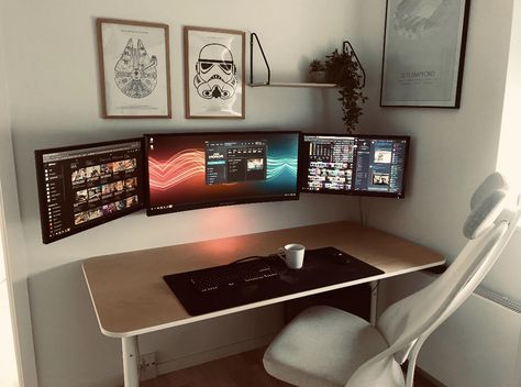 Office Screens, Computer Desk Setup, Gamer Setup, Minimalist Desk, Desk Inspiration, Computer Room, Computer Setup, Pc Setup, Studio Setup