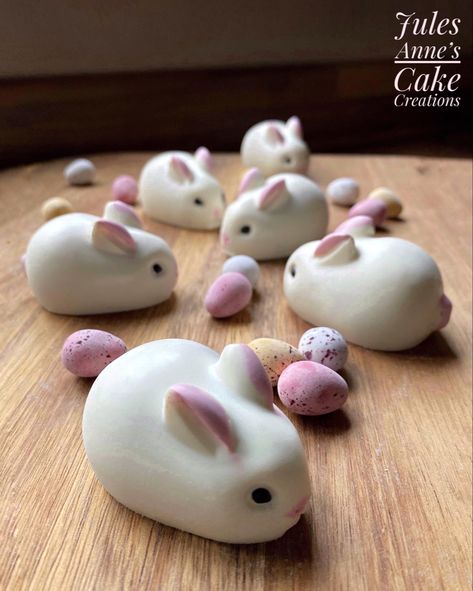 Clay Bunnies, Easter Bunny Desserts, Bunny Clay, Clay Bunny, Bunny Bread, Chocolate Bunnies, S Cake, Chocolate Easter Bunny, Clay Diy Projects