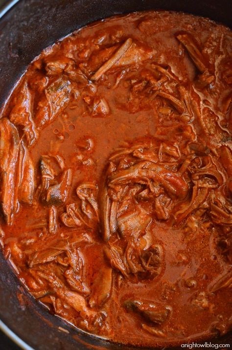 Red Chili Beef, Red Chili Recipes, Good Mexican Food, Pork Roast Crock Pot Recipes, Chili Beef, Board Recipes, Crockpot Roast Recipes, Pot Roast Crock Pot Recipes, Food Growing