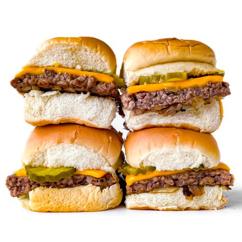 Vegan White Castle Sliders Beyond Meat Sliders, Vegan White Castle Sliders, Vegan Sliders Recipes, Vegetarian Sliders, Veggie Sliders, White Castle Sliders, Veggie Meat, Food Magic, Vegan Sandwiches