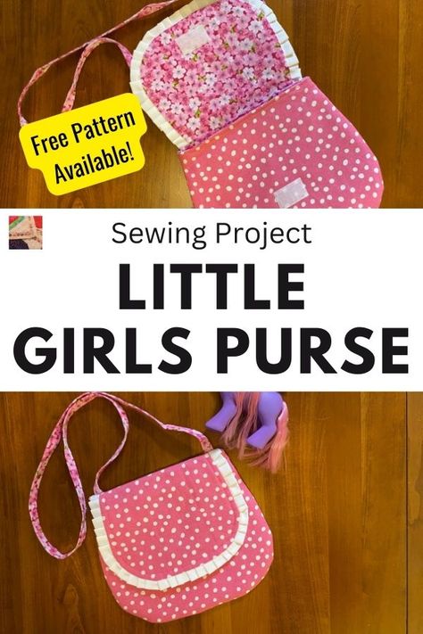 Are you looking for a free sewing purse pattern to sew for a toddler or small child? Learn about this precious free girls purse pattern from Sewing Times. Kids Purse Diy, Diy Purse For Toddler, Sewing Times, Purse Patterns Free, Toddler Purse, Purse Sewing Patterns, Kids Purse, Toddler Bag, Purse Pattern