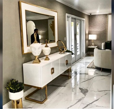 White Gold Furniture, Marble Living Room Table, Gold Sideboard, White Buffet Cabinet, Hallway Table Decor, Dining Room Design Luxury, White Buffet, Elegant Living Room Decor, Gold Furniture