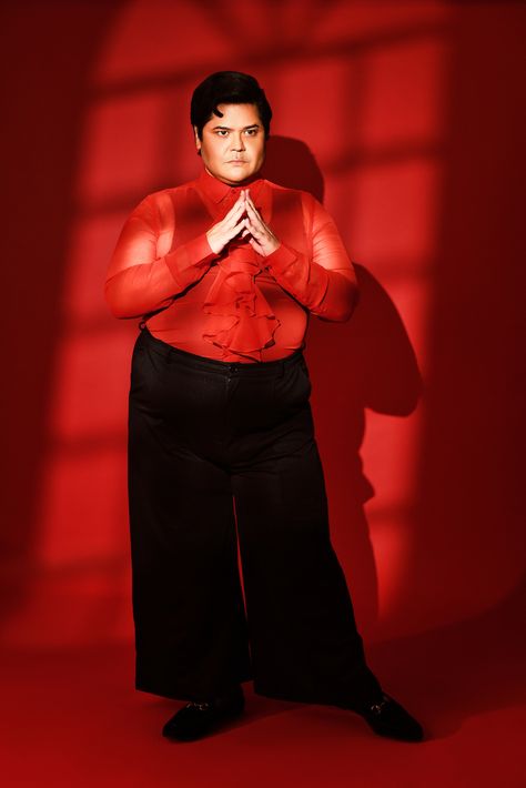 Nonbinary Wedding Attire, Plus Size Goth Men, Plus Size Gender Neutral Fashion, Man Wearing Dress, Male Plus Size Fashion, Plus Size Male Fashion, Plus Size Male Model, Harvey Guillen, Fat Guy Fashion