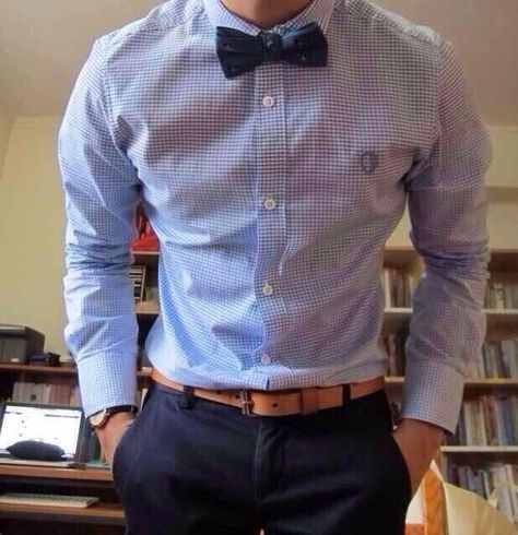 Like the Navy Pants with light blue shirt and back to Navy Bowtie Style College, Mens Style Guide, Elegante Casual, Gingham Shirt, Sharp Dressed Man, Formal Casual, Well Dressed Men, Gentleman Style, Suit And Tie