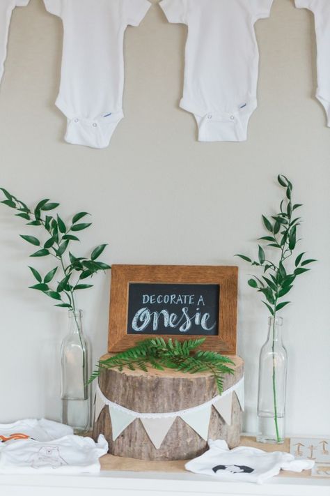 We love this onesie decorating station at @hrjevents baby shower. Woodland Baby Shower Theme Decorations, Woodland Baby Shower Theme Boy, Bos Baby, Onesie Decorating, Woodland Theme Baby, Woodland Baby Shower Decorations, Forest Baby Showers, Whimsical Woodland, Baby Shower Woodland Theme