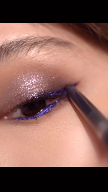 Kaleidos Eyeliner, Kaleidos Makeup, Makeup Looks Inspiration, Makeup Art, Makeup Skincare, Makeup Inspo, Eyeshadow Palette, Makeup Ideas, Hair And Beauty