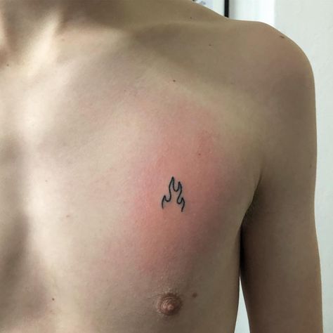 Tiny flame stick and poke tattoo Masculine Stick And Poke, Stuck And Poke Tattoo Ideas, Stick And Poke Tattoos, Popular Tattoo Designs, Stick Tattoo, Stick Poke Tattoo, Stick And Poke Tattoo, Tattoo Tiny, Cute Tats