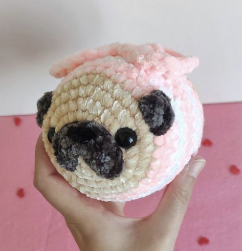 Things To Crochet With Pink Yarn, Crochet Pug Dog, Crochet Pug, Pink Pug, Chunky Yarn Crochet Pattern, Small Crochet Gifts, Hello Kitty Crochet, Easy Crochet Animals, Crochet Business