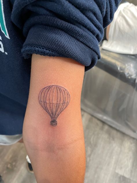 Airballons Tattoo, Simple Hot Air Balloon Tattoo, Mini Hot Air Balloon Tattoo, Tiny Balloon Tattoo, Tiny Hot Air Balloon Tattoo, Hot Air Balloon Tattoo Ideas, Hot Air Balloon Tattoo, Air Balloon Tattoo, Balloon Tattoo